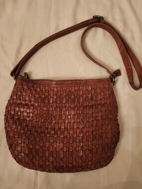 Vilenca Holland Woven Crossbody in Rich Brown Leather